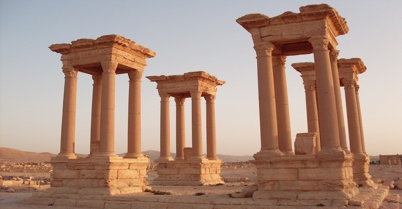 Ruine mit Säulen aus Stein in Palmyra in Syrien